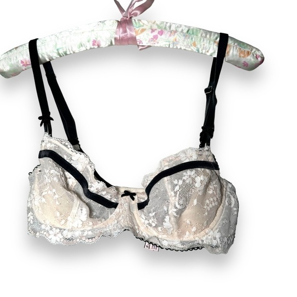 Victoria secret push up without padding lace  bra 32D - Picture 1 of 5